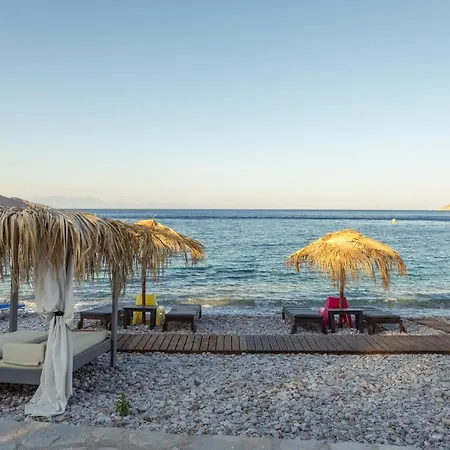 Uno Beachfront Apartament
