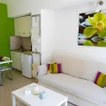 Uno Beachfront דירה