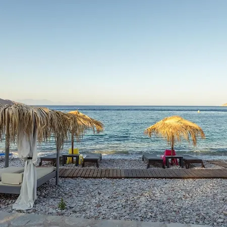 Uno Beachfront Lejlighed