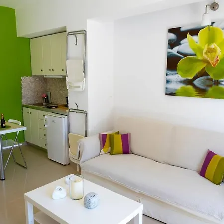 Uno Beachfront Lejlighed